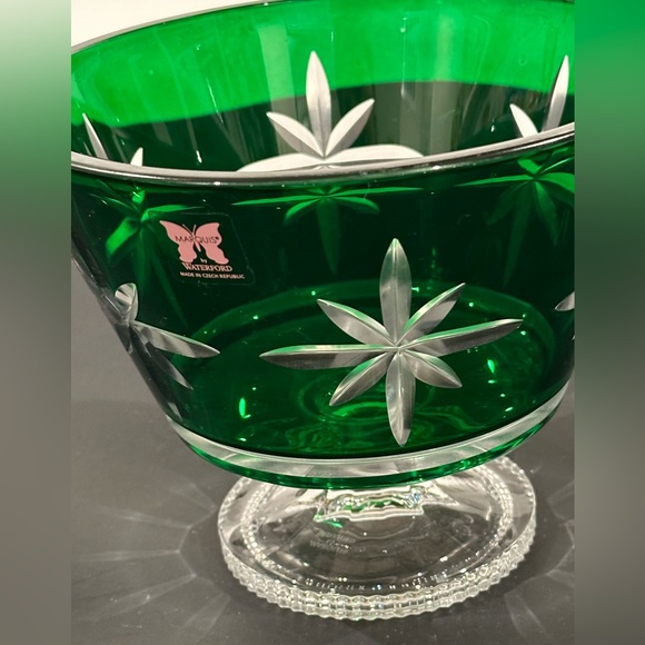 Marquis by Waterford Emerald Green Cut to Clear Starburst Pedestal Footed Bowl - Picture 2 of 7